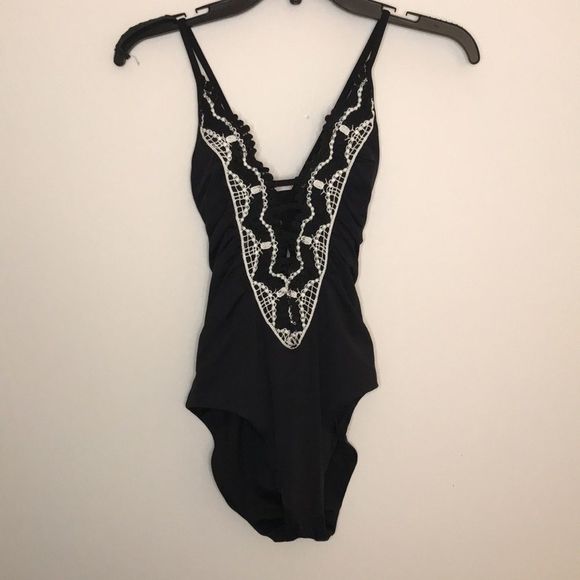 🆕BECCA Delilah Claire One Piece Plunge Swimsuit! - Picture 7 of 8